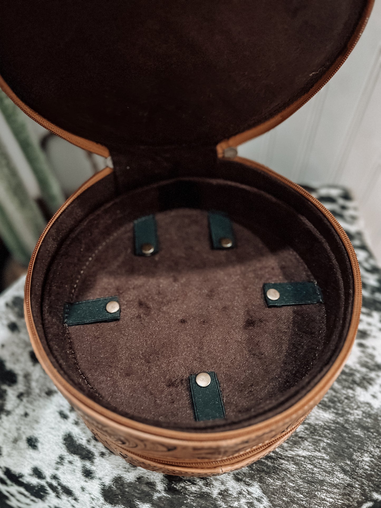 Triple Threat Round Travel Jewelry Case