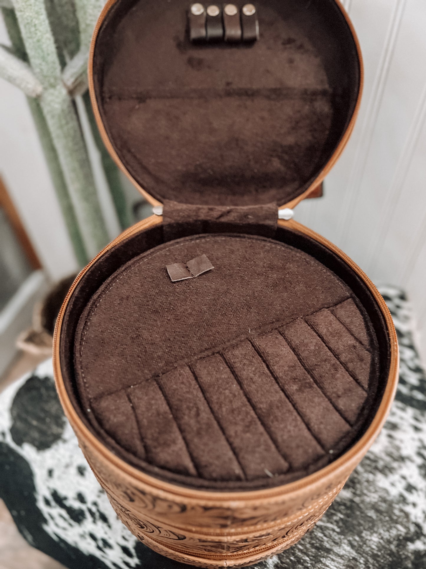 Triple Threat Round Travel Jewelry Case
