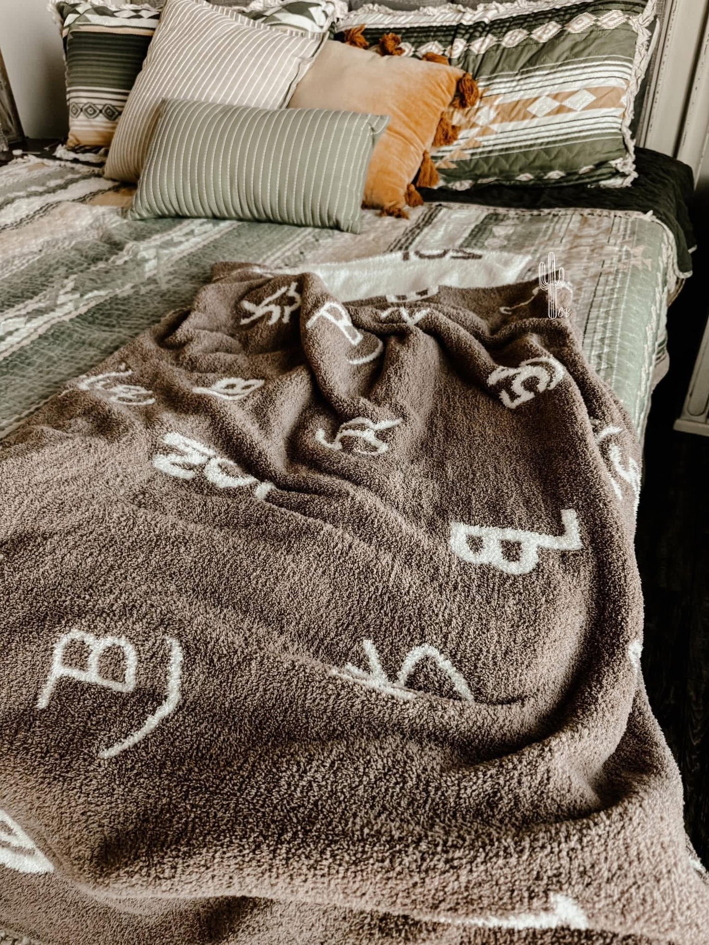 Dream Me Plush Branded Blanket *Chocolate