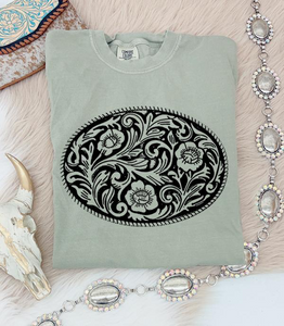 Tooled Buckle Graphic Tee *Sandstone