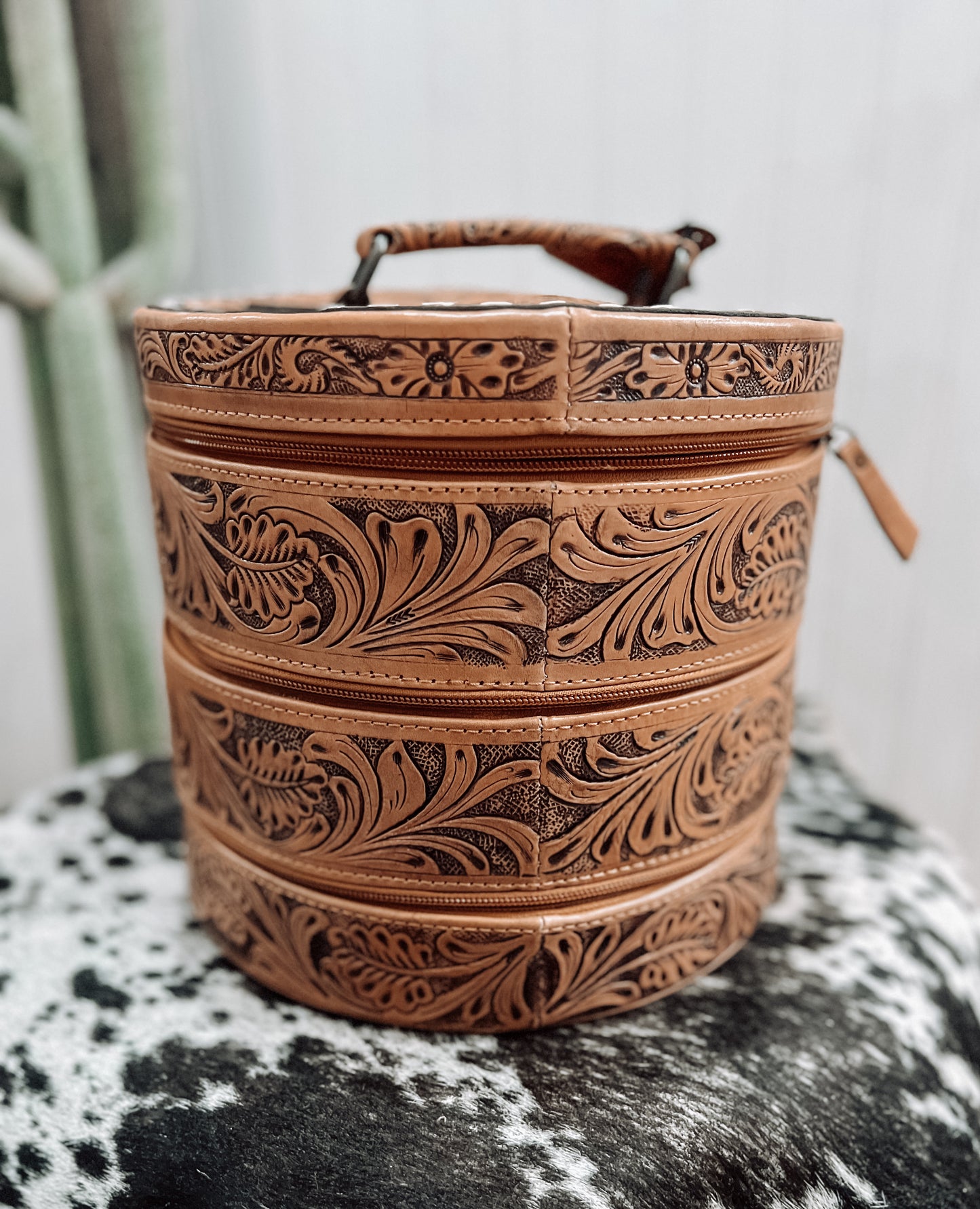 Triple Threat Round Travel Jewelry Case