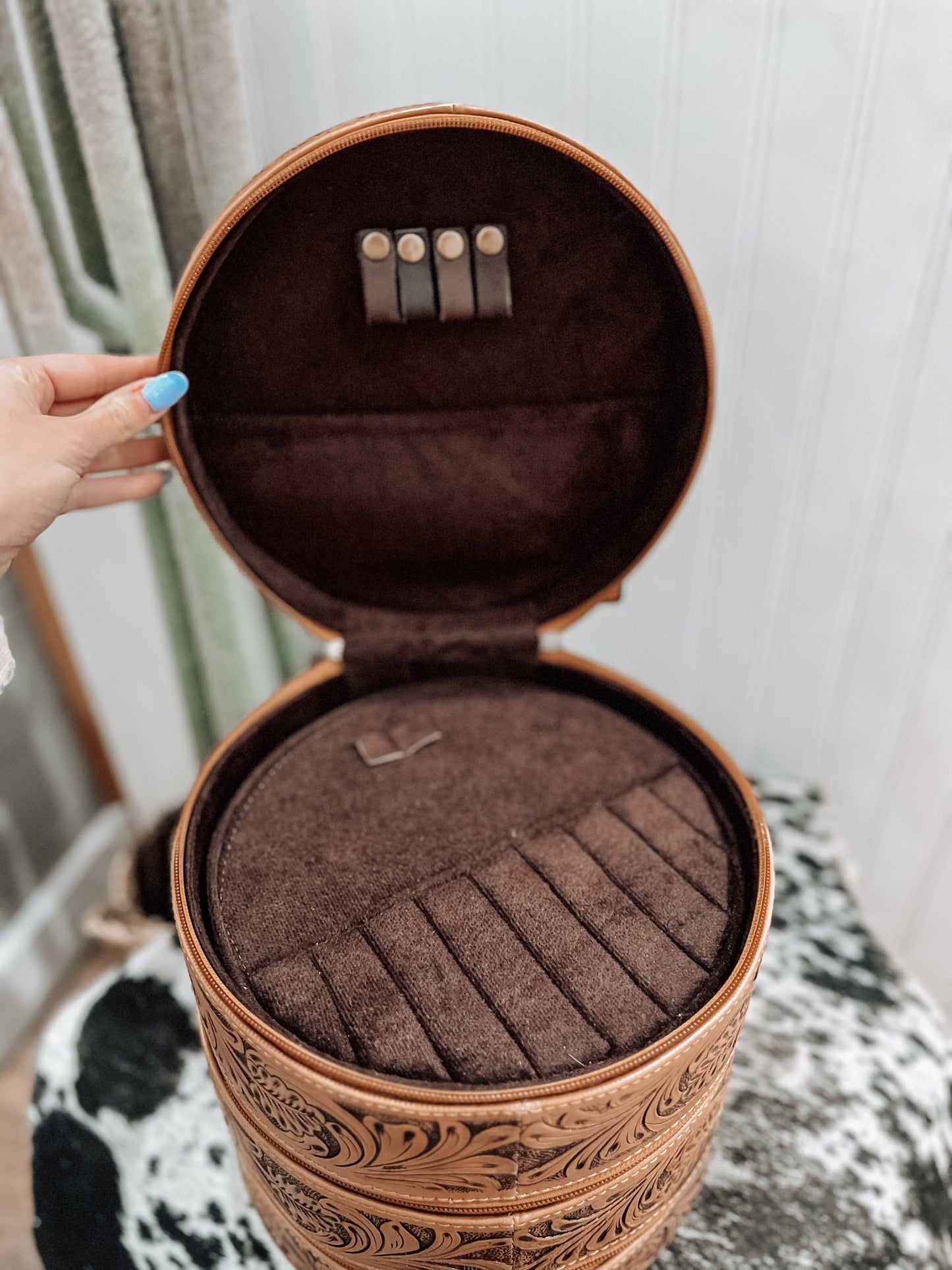 Triple Threat Round Travel Jewelry Case