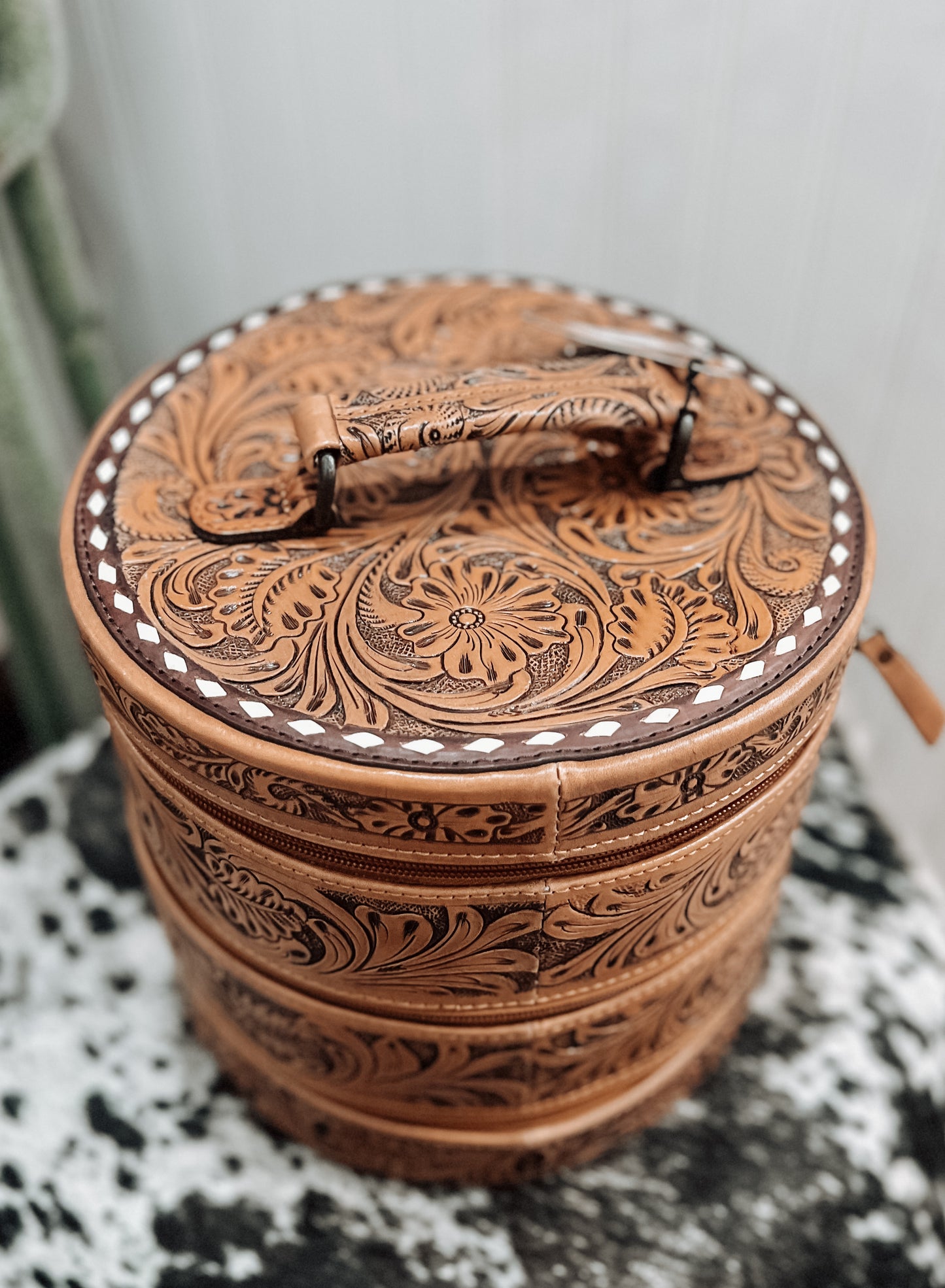 Triple Threat Round Travel Jewelry Case