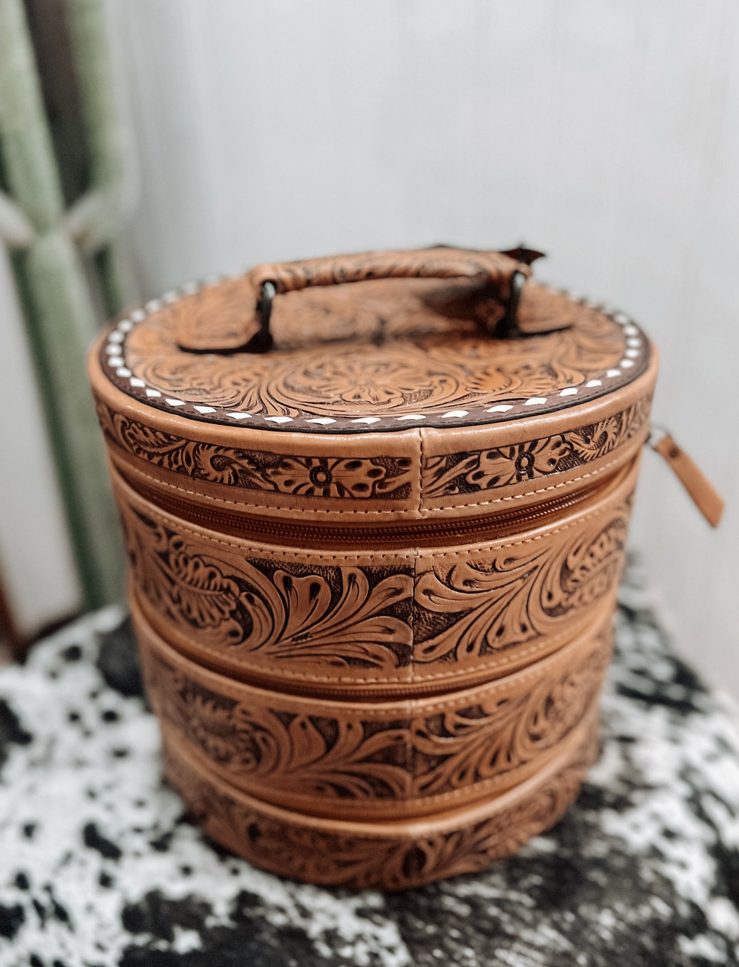 Triple Threat Round Travel Jewelry Case
