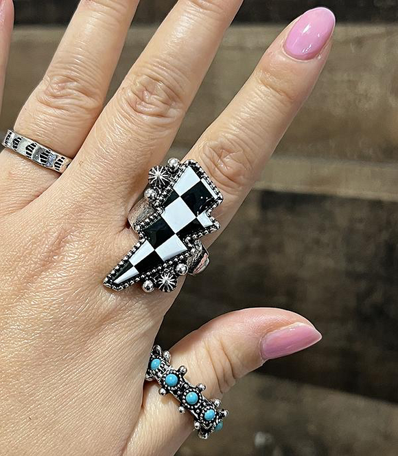 Checkered Bolt Concho Ring