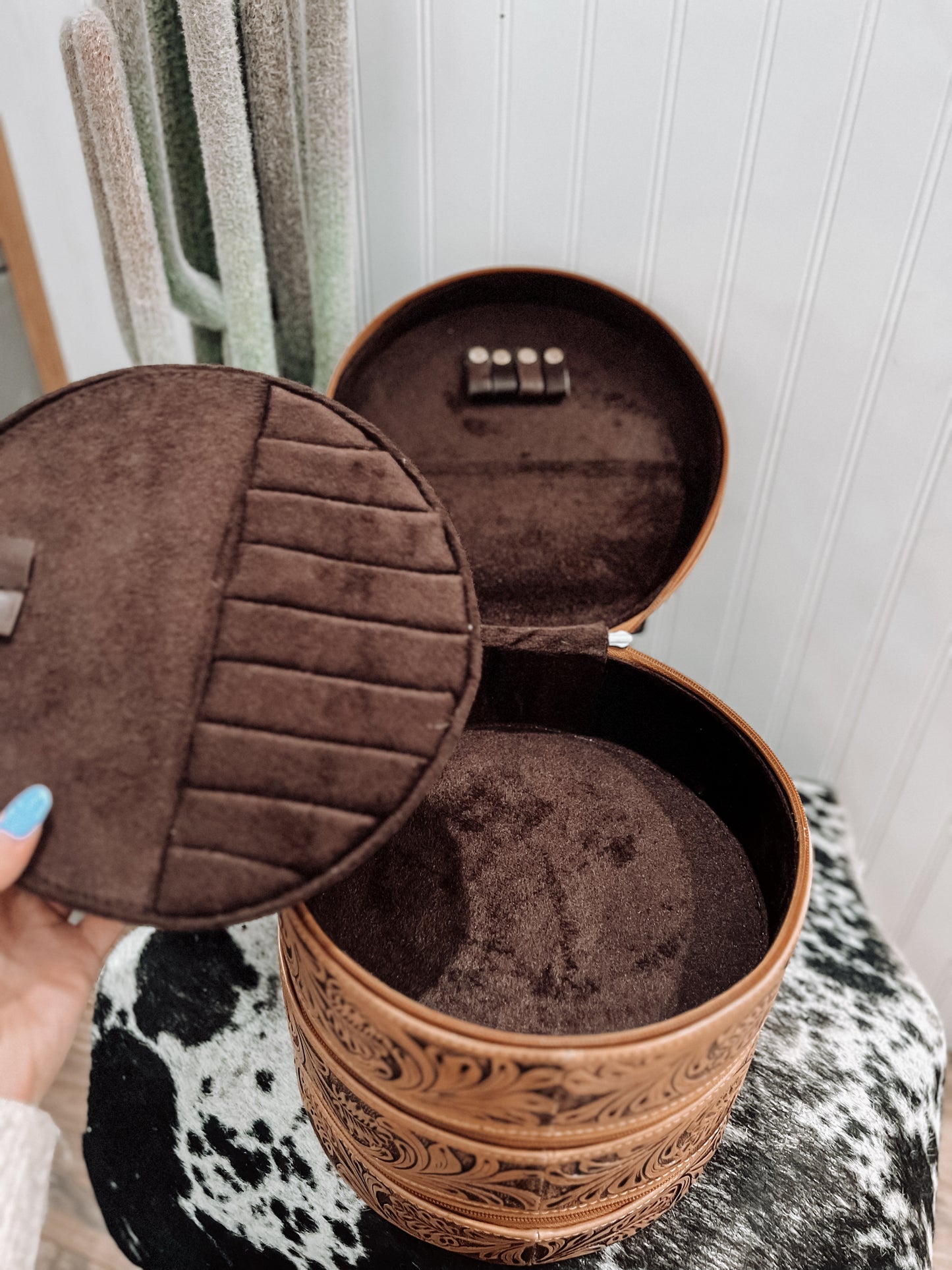 Triple Threat Round Travel Jewelry Case