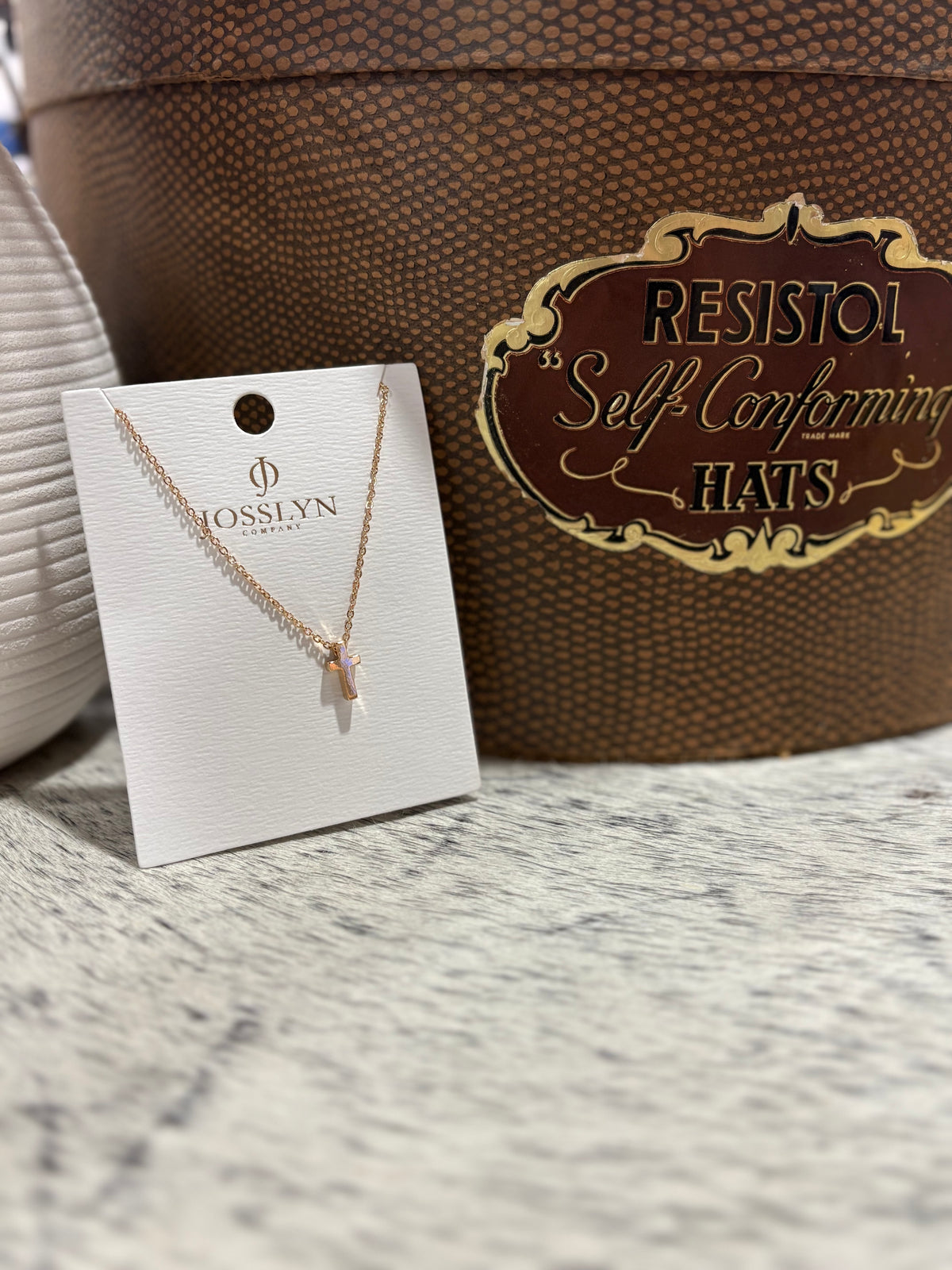Classic Mini Cross Nacklace *Gold