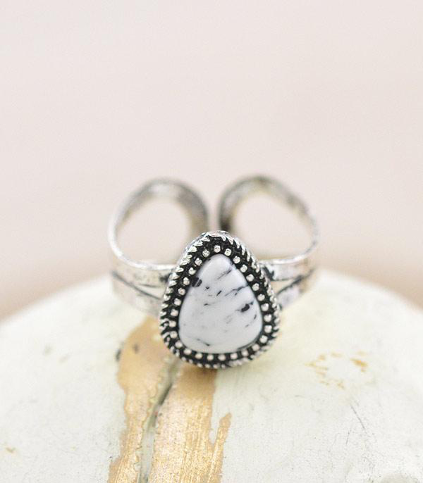 Dainty Triangle Stone Ring